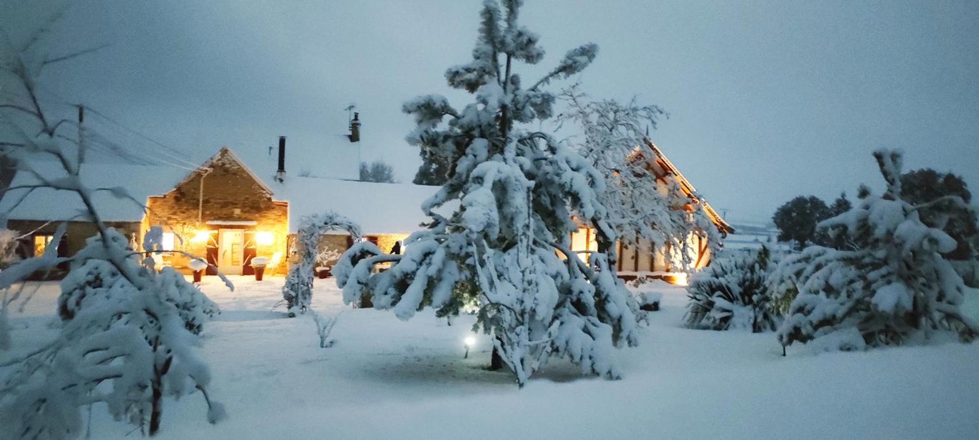 Les Lys Jolie Suite Parentale Privative Deux Adultes Avec Sdd Pertheville-Ners Exterior foto