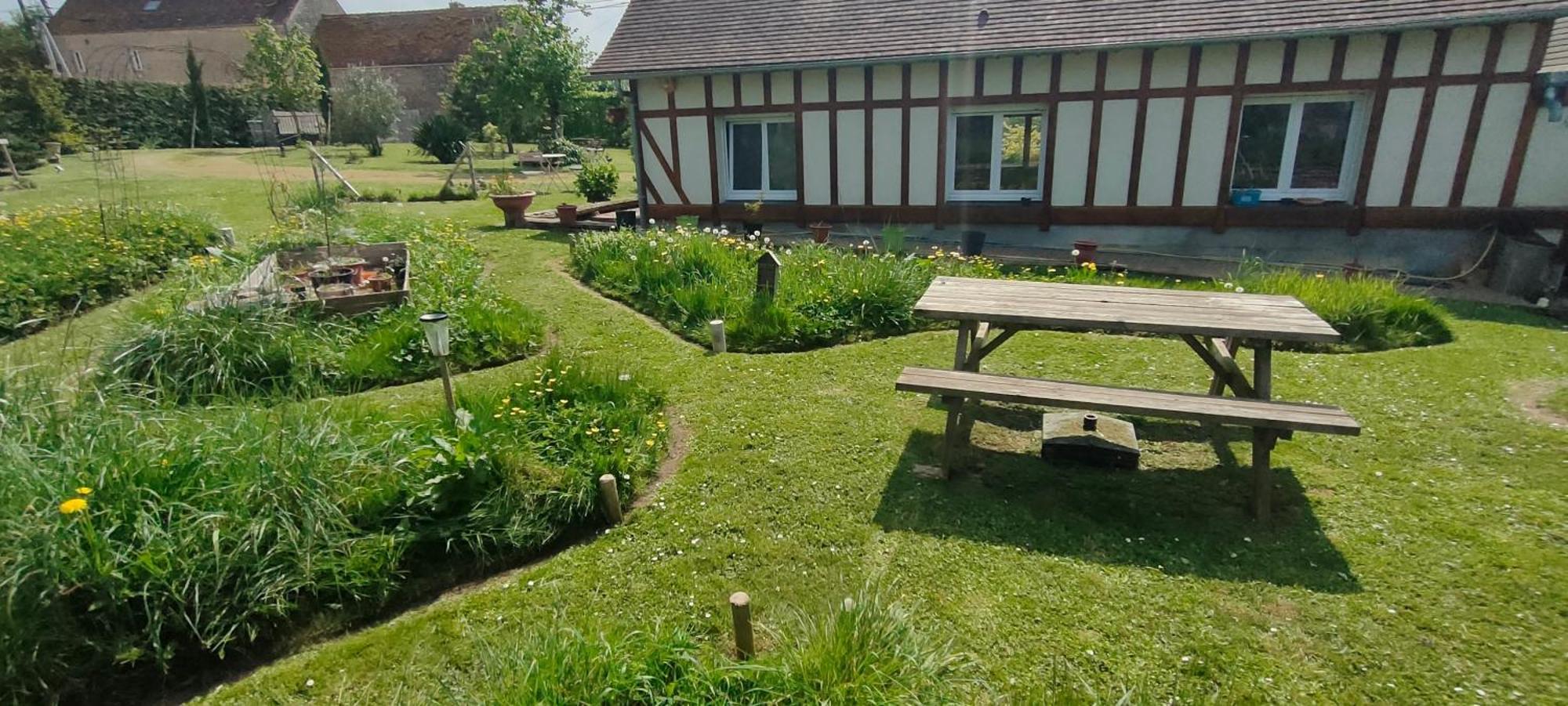 Les Lys Jolie Suite Parentale Privative Deux Adultes Avec Sdd Pertheville-Ners Exterior foto